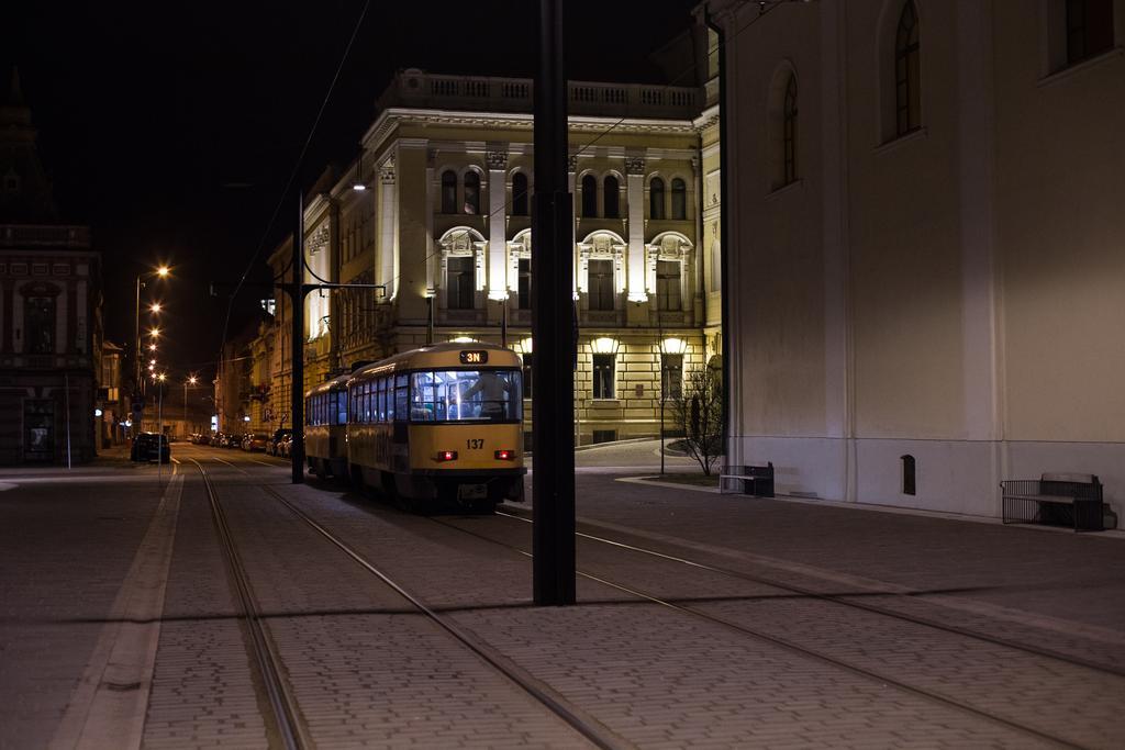 Downtown Studio Oradea Exterior foto